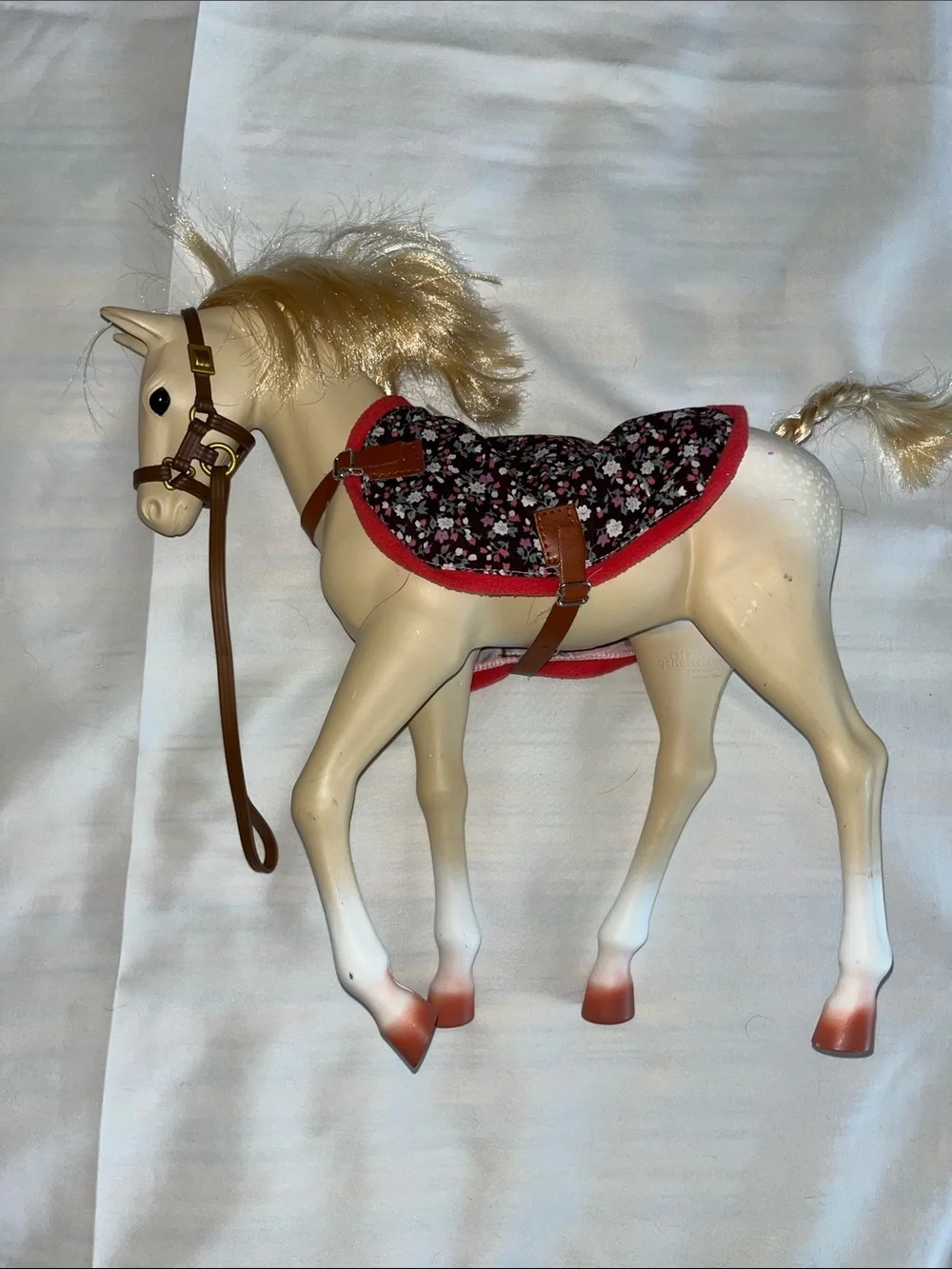 Battat Cream Toy 12” Horse Figurine with Floral Pink Saddle Blanket Bucket